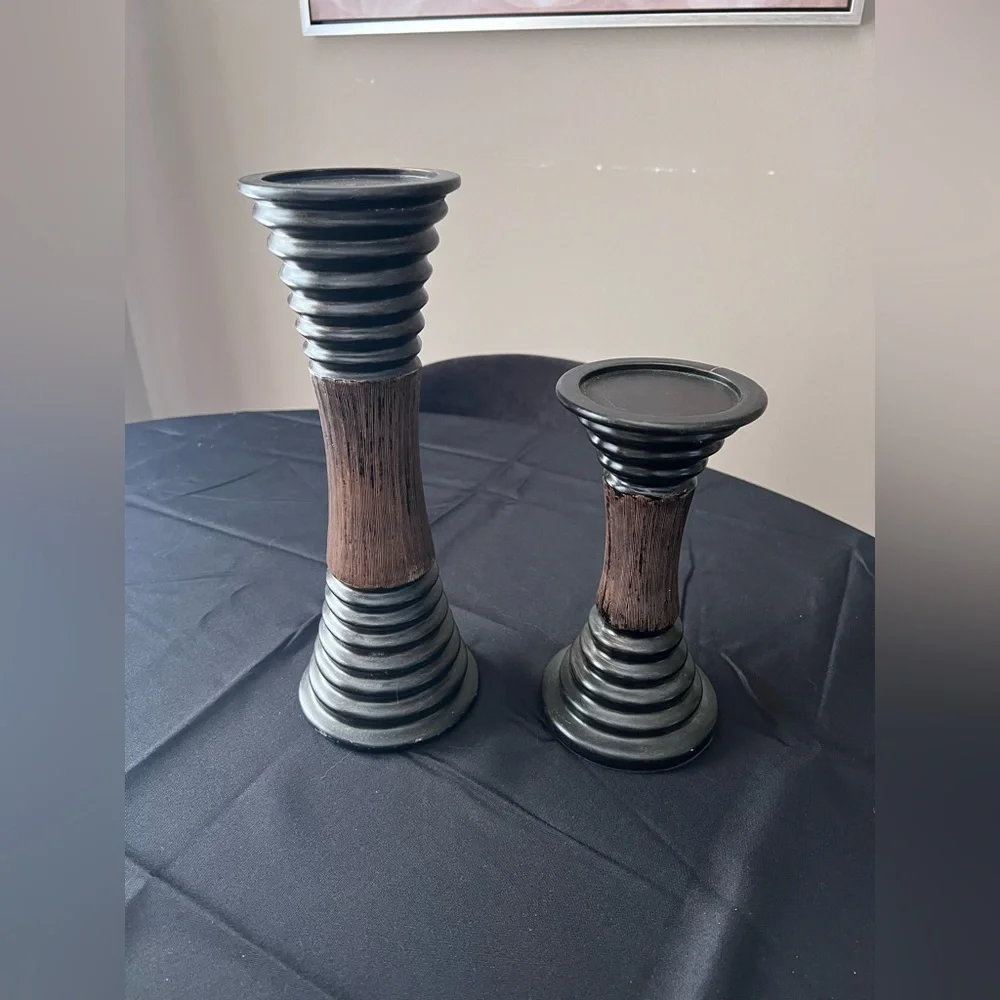 4 piece decor bundle. 2 cases, 2 candle holders
